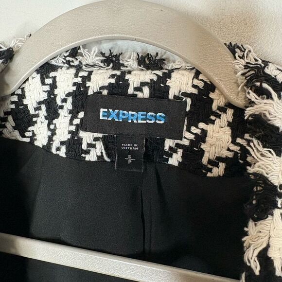 Women's Black and White Houndstooth Blazer - Picture 7 of 8